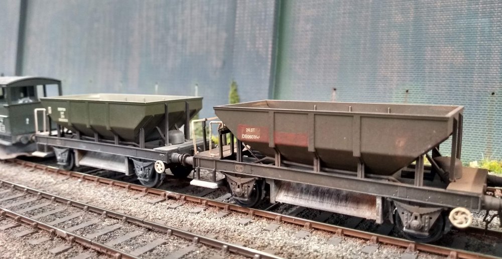 OO Gauge Air Ministry Tank Wagons– Dapol